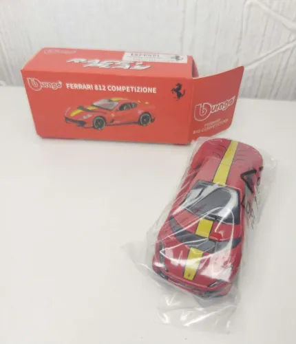 Ferrari 812 Competizione Original Bburago 1/64 Premium - Abre Portas e Pneu de Borracha<br><br>