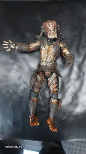 Boneco predador articulado