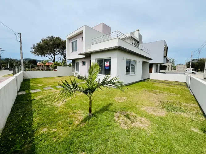 Sobrado para aluguel tem 110 metros quadrados com 3 quartos em Areias de Palhocinha - Garo