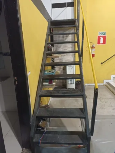 Escada de Ferro Reta 3,00 x 0,80
