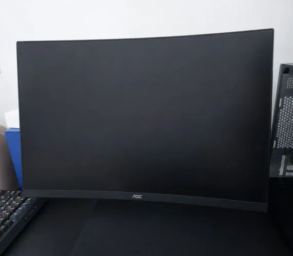 Vendo Monitor AOC 300hz 0,3ms 27POL