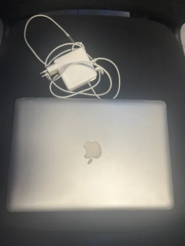 MacBook + carregador