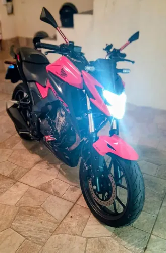Twister 300f 2023 Moto bem conservada