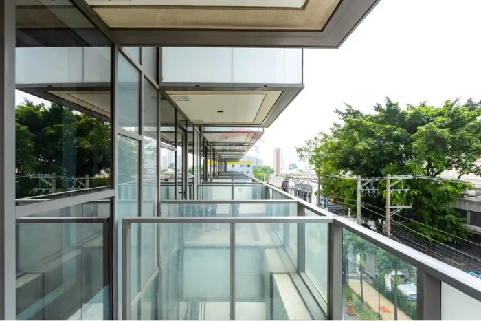 Conjunto Comercial novo, 32 mts, com sacada, 1 vaga, melhor localização na Barra Funda, 25