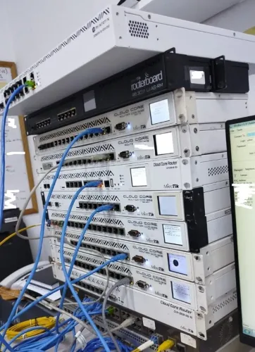 A nova versão revisada do Mikrotik Router CCR 2116 , CCR 2216 Travadas