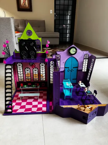 Escola Monster High
