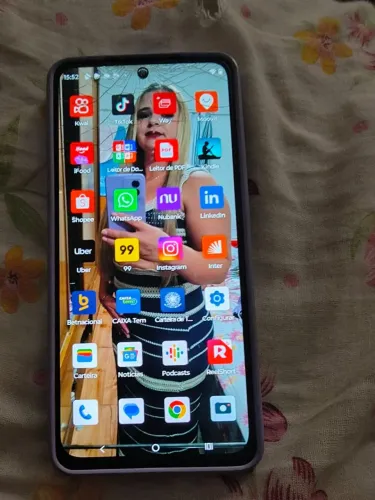Moto g84