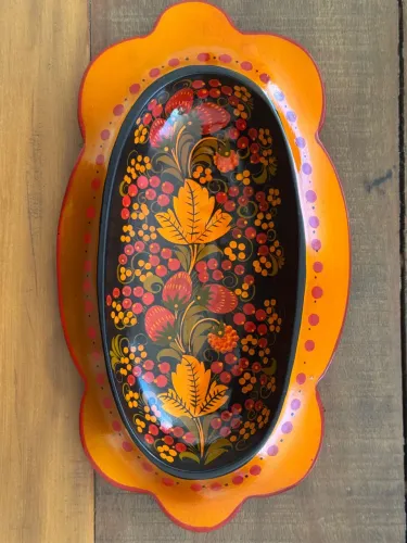 Arte russa. Pequena travessa decorativa. Laca.