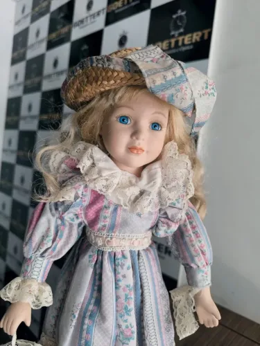 Boneca porcelana grande antiga