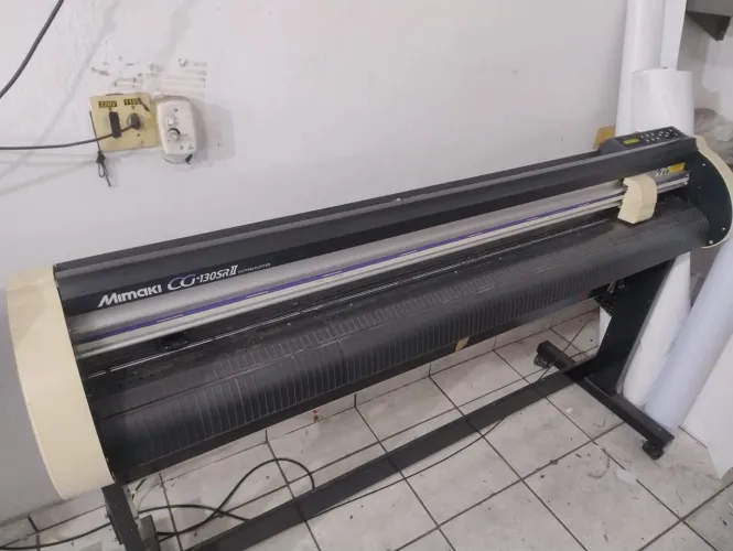 Máquina de recorte eletrônico Mimaki