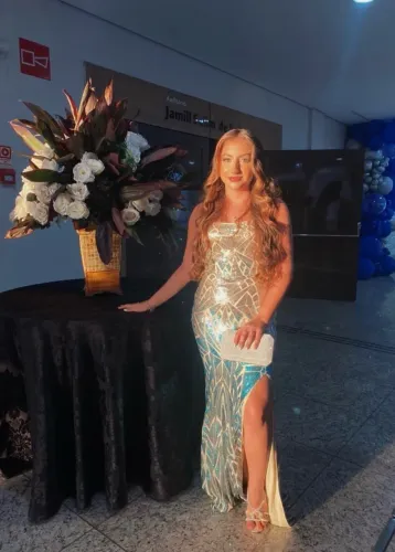 Vestido de festa brilhoso (formatura/casamento?)