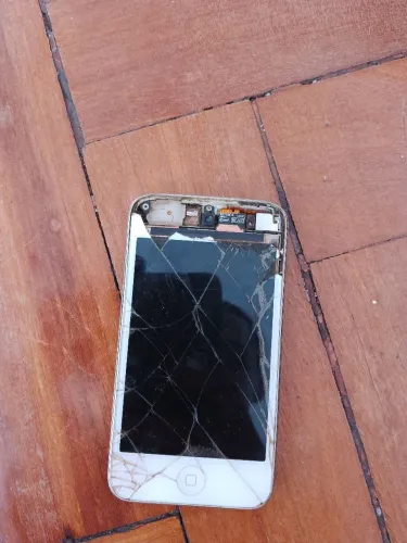Apple iPod touch (4ª geração) - Tela Quebrada