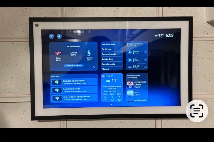Echo Show 15 + 07 Lâmpadas Philips Hue White & Color Inteligente