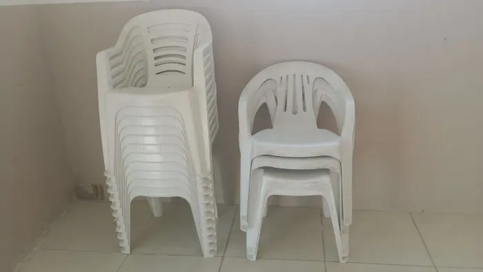  15 Cadeiras de braço em bom uso