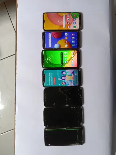 LOTE DE CELULAR COM TELA TRINCADA