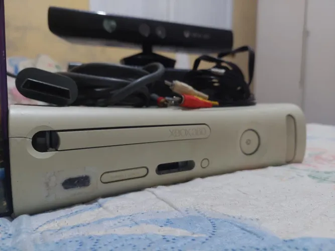 Vendo ou troco Xbox 360 fat funcionando