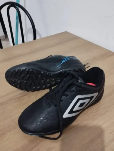 Chuteira society Umbro 33/34