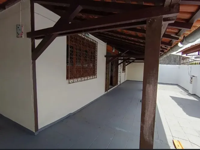 CASA DE ESQUINA 3/4 COM 1 SUITE CONJUNTO TAPAJÓS