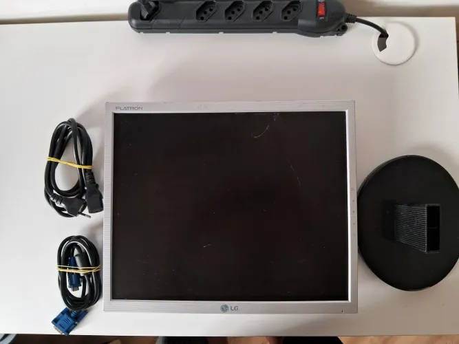 Monitor LG Flatron 19" + Cabo VGA e Cabo de Força