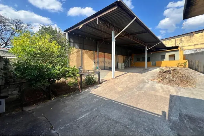 Galpão com escritório disponível para locação no Bairro Betânia