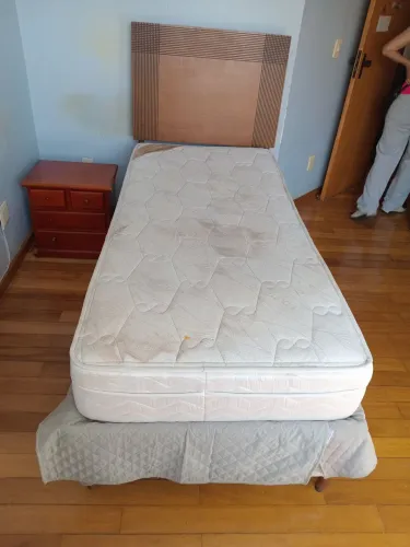 Cama box solteiro.