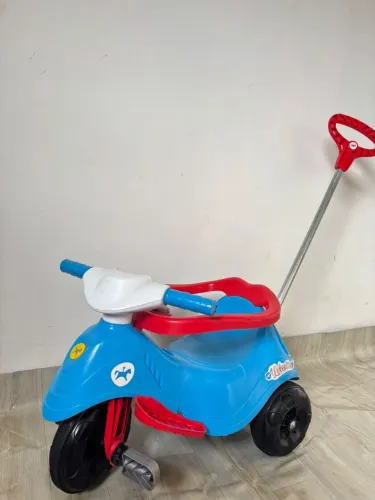 Carrinho calesita 2 em 1 passeio e pedal até 3 anos nada quebrado
