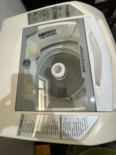 Vendo uma máquina de lavar roupa.