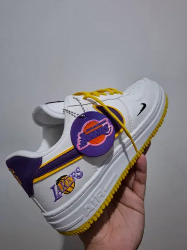 Vendo Tênis Nike Air Lakers Tamanho 43