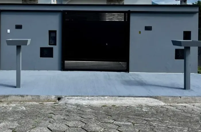 CASA NA PARTE ALTA R$ 180.000