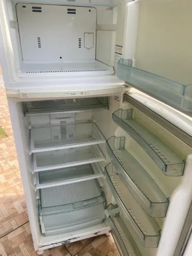 Geladeira 220v