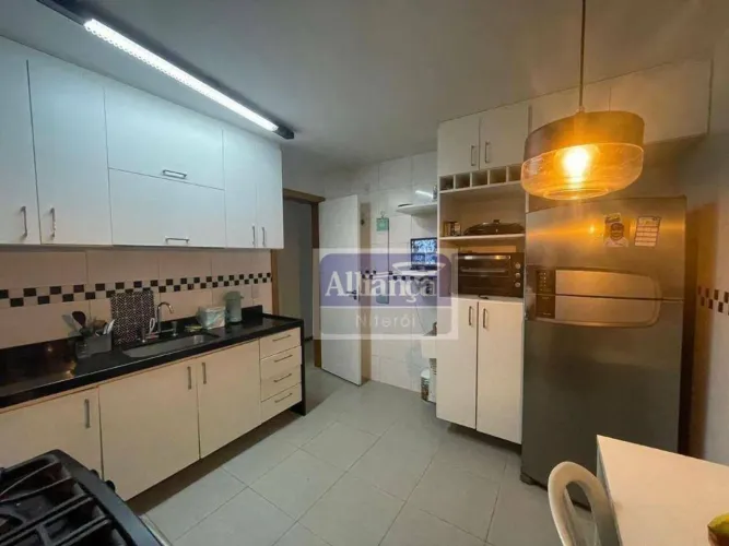 Casa com 4 dormitórios à venda, 250 m² por R$ 1.200.000,00 - Itaipu - Niterói/RJ