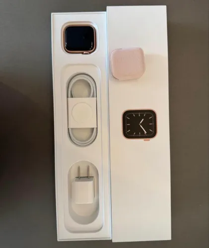 Vendo Apple Watch série 5 40mm Gold aluminum GPS . Modelo A2092. 