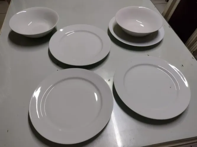 Pratos e Tigelas em Porcelana 