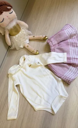 Conjunto bebê menina, body e saia, tamanho M, marca up baby, nunca usado.