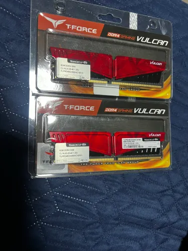 2x Memória RAM TeamGroup T-Force Vulcan DDR4 8GB 3000MHz CL16 