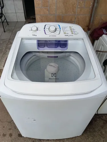 Máquina Electrolux 15kg entrego