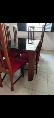 MESA COM 8 CADEIRAS