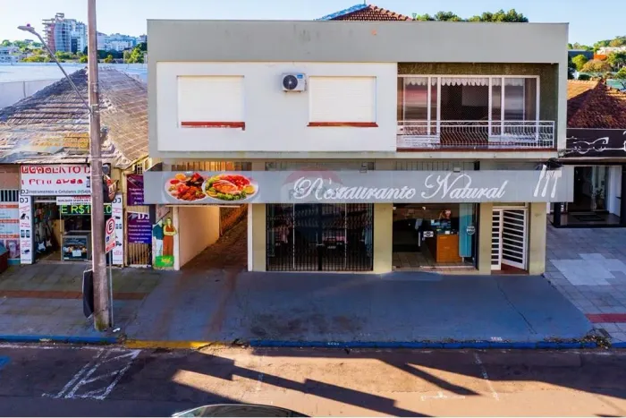 Oportunidade no Centro de Erechim/RS  Prédio Comercial e Residencial Completo