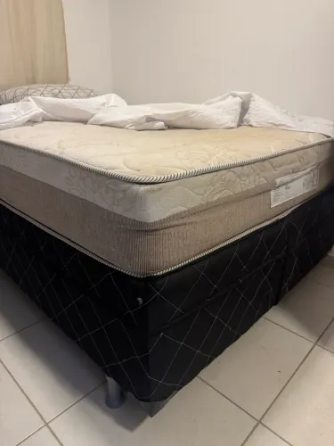 Vendo cama box de casal