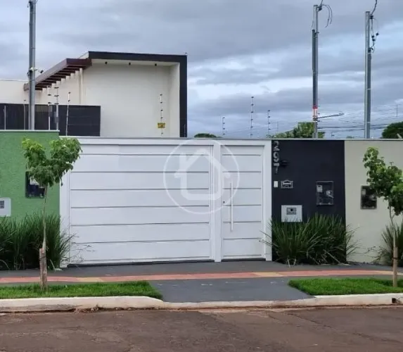 CASA COM ÁREA GOURMET E PISCINA