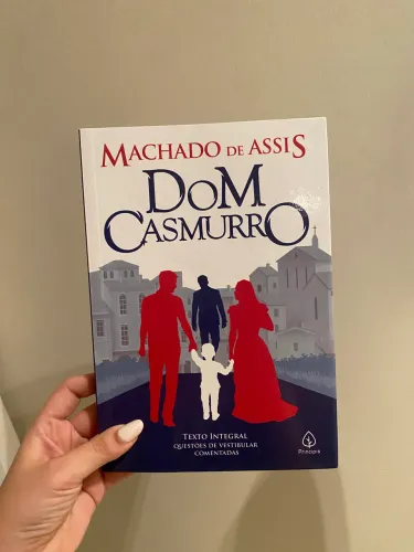 DOM CASMURRO