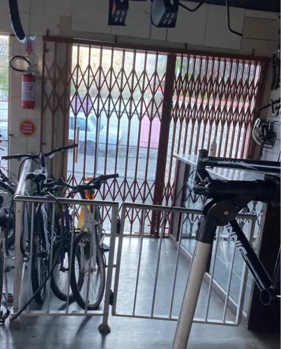 Porta de vidro com grade