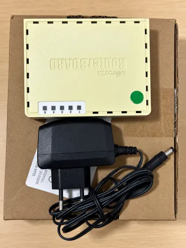 MikroTik RouterBOARD 951-2n + Fonte ? 5 Portas Ethernet + Wi-Fi + PoE