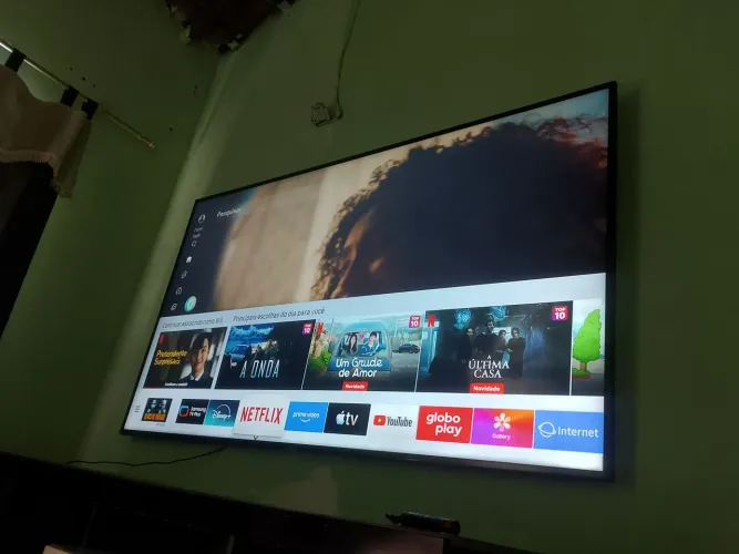 Televisão de 75 polegadas nova troco em moto 125 150 e 160