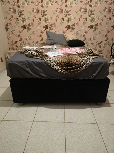 Vendo cama baú com colchão