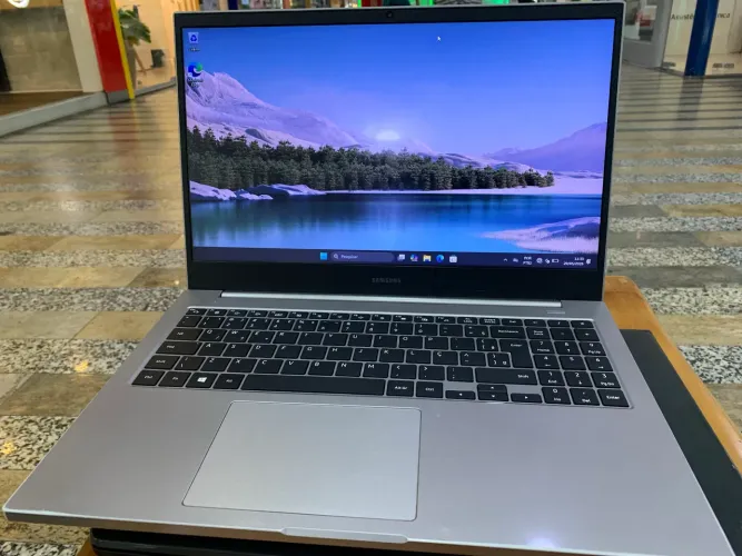 Notebook i5 10ª TH 512GB SSd Tela Grande impecável!
