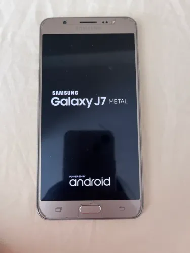 Celular funcionando para retirada de peças 