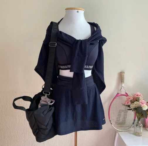 track & field | look completo 4 peças, short saia, top, jaqueta e bolsa 