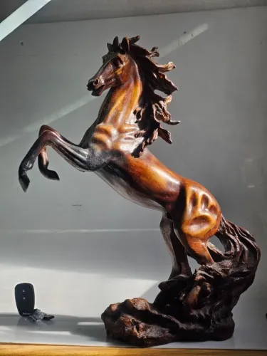 Cavalo pintado a mão trouxe do Egito