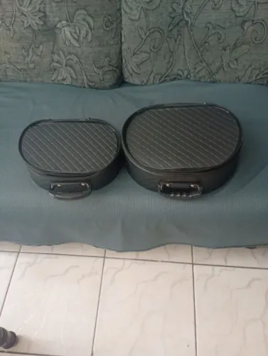 Nécessaire para maquiagem em couro sintético preto 2 unidades sendo uma maior e uma média